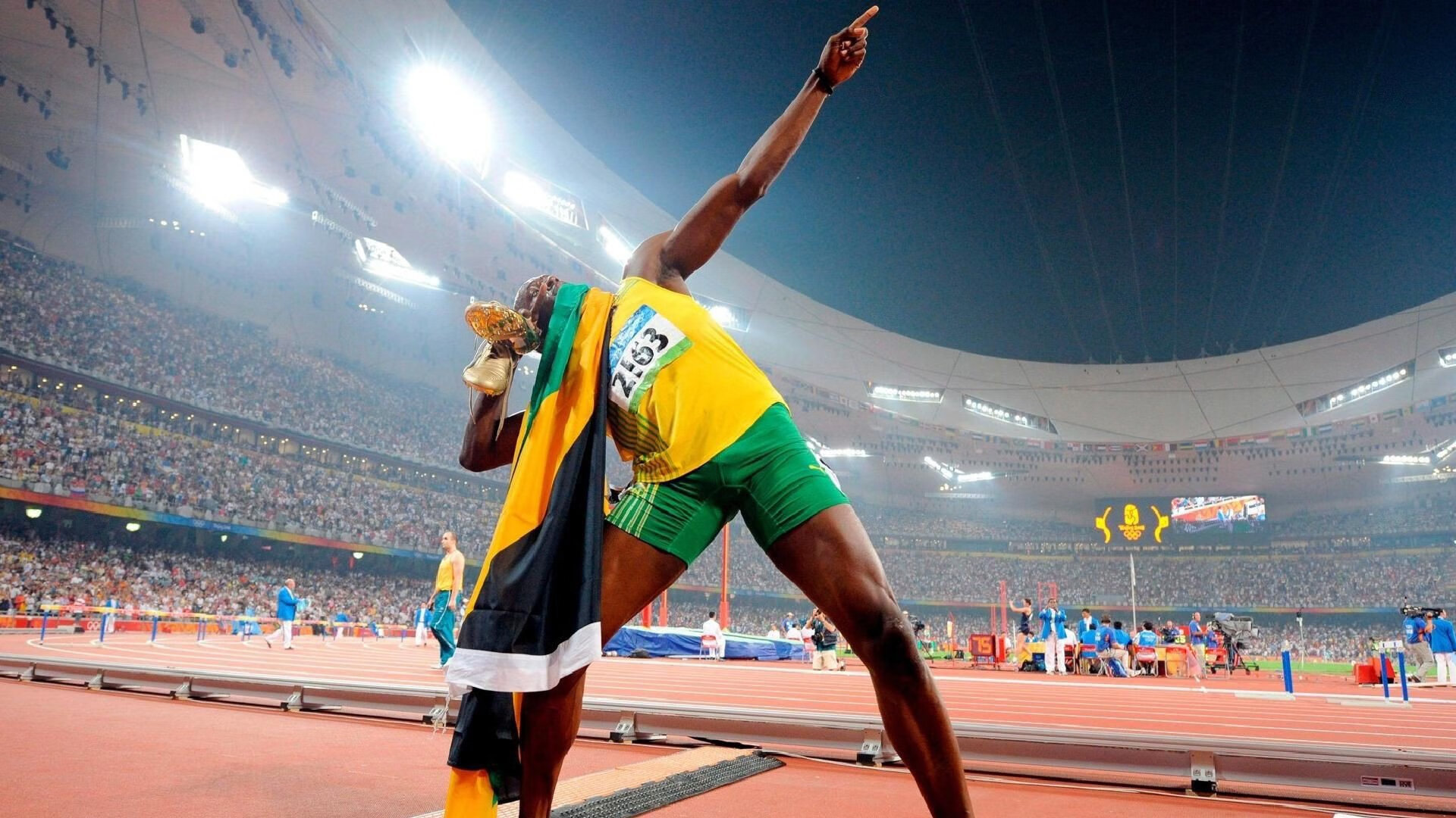 “沙滩排球:高新体育中心迎来激烈对抗,冠军之争令人期待”