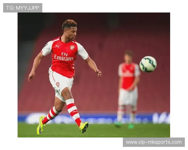 拜仁格纳布里直塞推进后爆射成关键动作